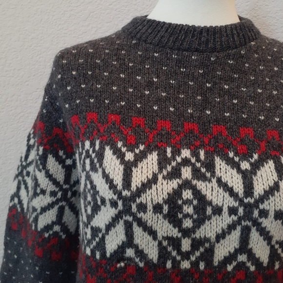 Lands' End vintage gray/snowflake wool sweater - Picture 2 of 7